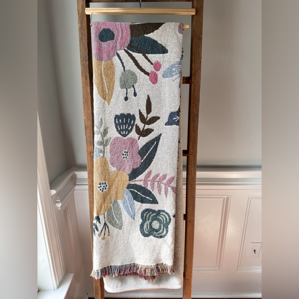 Floral Patterned Throw Blanket NWOT